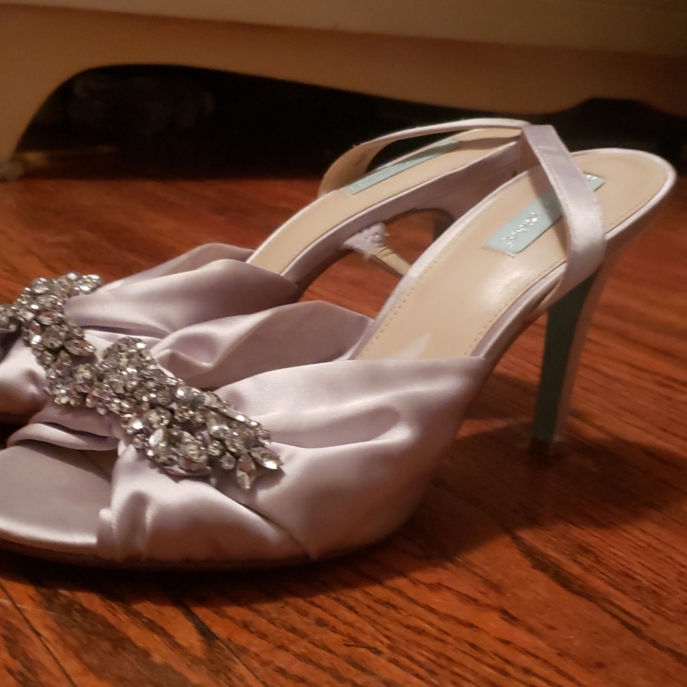 Heels - Picture 2 of 3